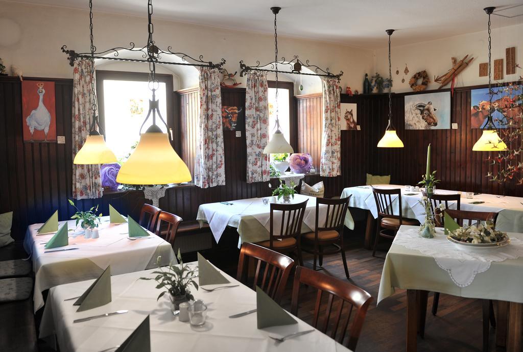Hotel Gruener Baum Pommersfelden Buitenkant foto